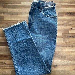 NEW! Abercrombie 90’s Straight High Rise Curve Love Jeans Med Wash